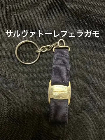 페라가모 네이비 리본 키링.