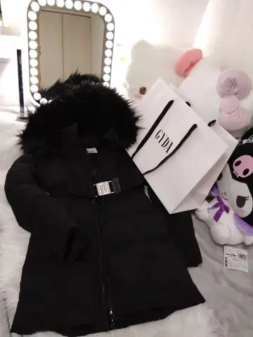 GYDA 블랙 다운 자켓 퍼 포함 벨트 포함