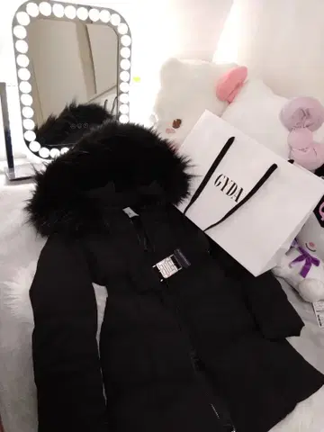GYDA 블랙 다운 자켓 퍼 포함 벨트 포함