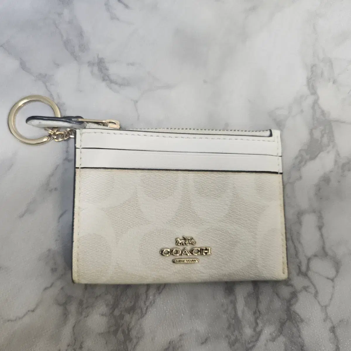 COACH | 코치 Paju Used [Authentic] Coach White Card Wallet Keychain #코치지갑,#명품 코치,#명품지갑,#구제지갑 on Bunjang Global Site.