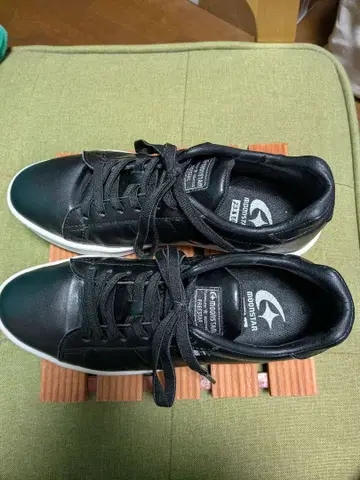 문스타 블랙 스니커즈