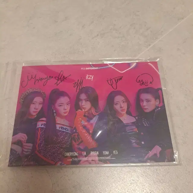 있지 달라달라 친필싸인앨범