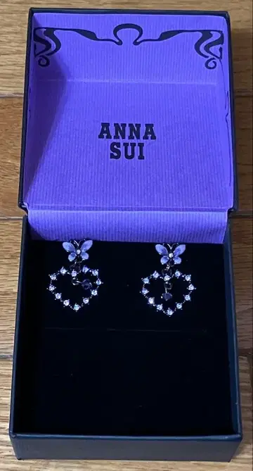 ANNA SUI 하트 나비 모티브 귀찌