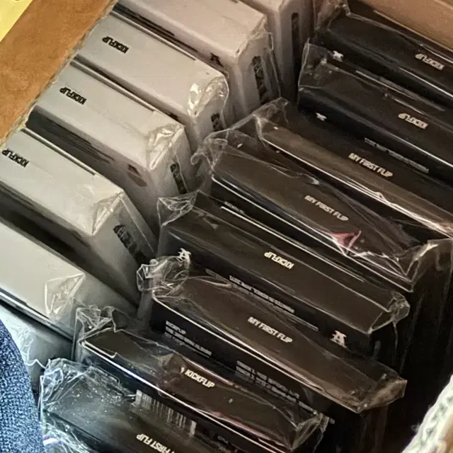 킥플립 미개봉 앨범 판매합니다 My first flip