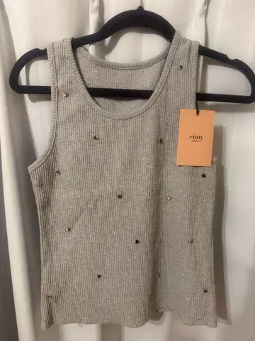 eimy 리브 그레이 탱크탑 하트 스터드 장식