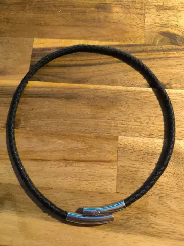 세련된 가죽 목걸이 뜨개질 디자인 유명 브랜드