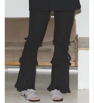 merry jenny 프릴 리브 플레어 팬츠