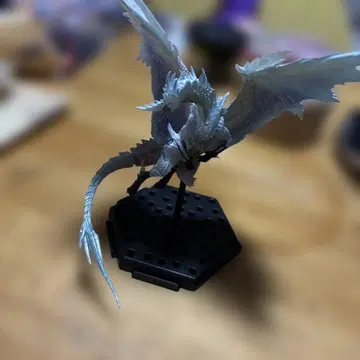 몬스터 헌터 이카나 피규어