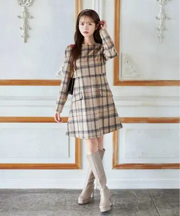 tocco closet 페이크 포켓 부착 기모 체크 사다리꼴 미니 원피스