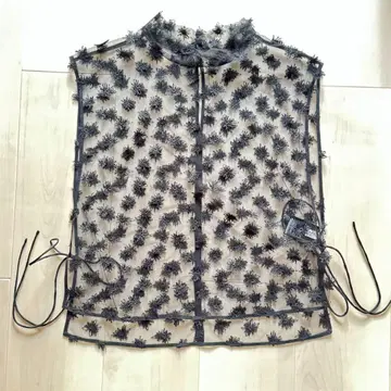 MACPHEE 플러피 자수 숏 베스트