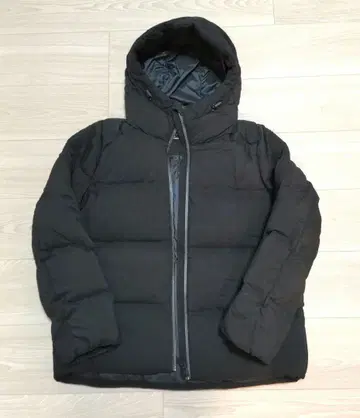 유니클로 심리스 다운 자켓 L 블랙