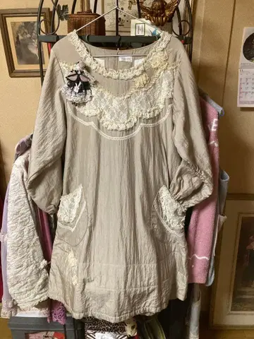 사엘라풍 Perimurmur 실버 꽃 레이스 긴팔 원피스 에이프런