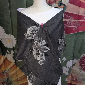 프릴 장식 블랙 화이트 꽃 패턴 오시마 명주 숄