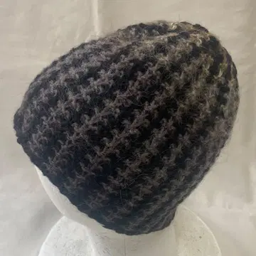 손뜨개질 니트 모자 블랙과 단염 그레이 그라데이션 물결무늬 톡톡