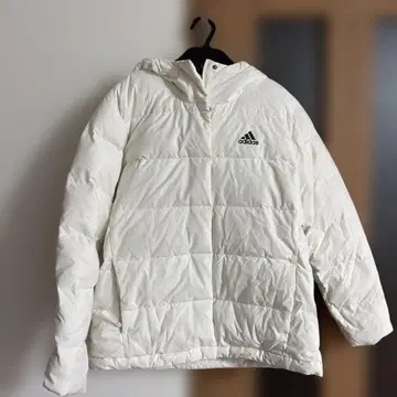 adidas 후드 부착 화이트 다운 자켓 사이즈 M