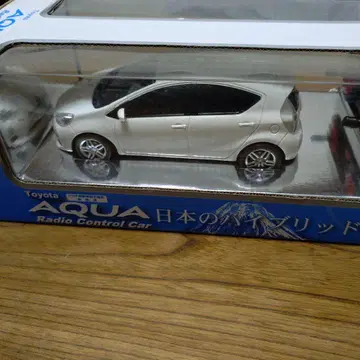 토요타 아쿠아 라디오 컨트롤 카 화이트