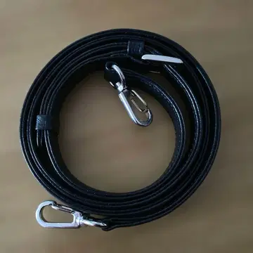 블랙 숄더 스트랩