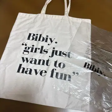 Bibiy. 토트 'girls just want to have fun'