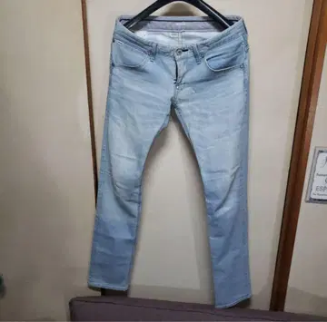 새상품급 FACTOTUM의 슬림 스트레이트 데님