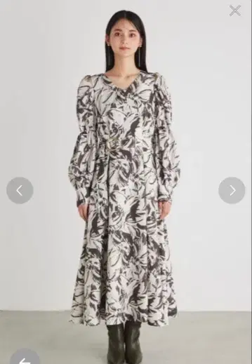 rienda 오픈 숄더 턱 원피스