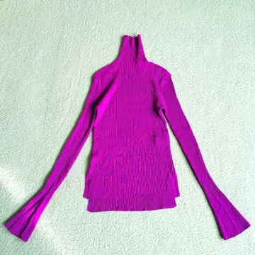 nagonstans 나곤스탠스 하이넥 롱 슬리브 플레어 보라색