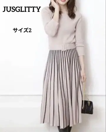 [새상품급] JUSGLITTY 배색 플리츠 니트 원피스 사이즈 2