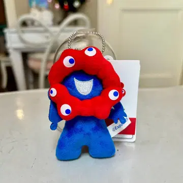 행복한 표정의 미야쿠미야쿠 쁘띠 마스코트 키체인 이 아이를 보내드립니다