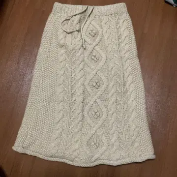아이보리 케이블 니트 롱 스커트