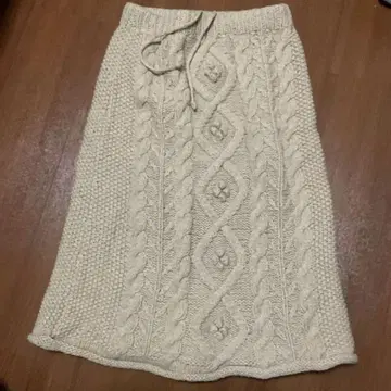 아이보리 케이블 니트 롱 스커트