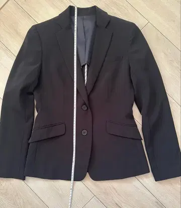 컴시즘 블랙 테일러드 자켓 2버튼