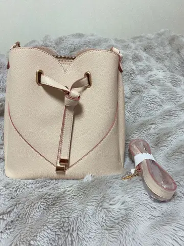 [ 새상품급 ] vis 하트컷 백 베이지