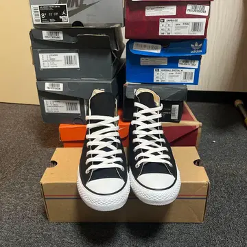 Converse 블랙 하이컷 스니커즈 8 (US)