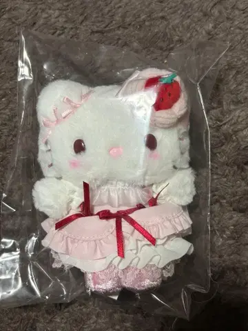 산리오 딸기 휘핑 케이크 키티 마스코트 키링