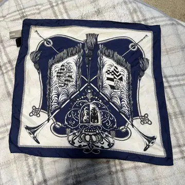 토네이도 마트 하이스트릿 스카프??