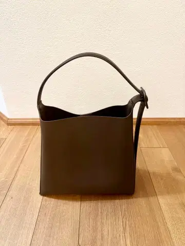 망고 브라운 토트백 심플한 디자인