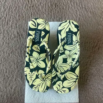 [ 미사용 새상품 ] FLOJOS 꽃무늬 웨지 샌들 블랙/옐로우 컬러