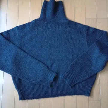 다크 네이비 터틀넥 니트