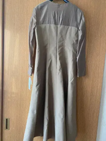 Mila Owen 베이지 롱 원피스 긴팔