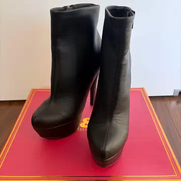 블랙 가죽 지퍼 부티