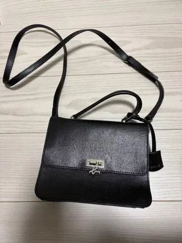 agnes b. 에네스베 숄더백