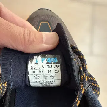 호카오네오네 speedgoat4 28.0cm