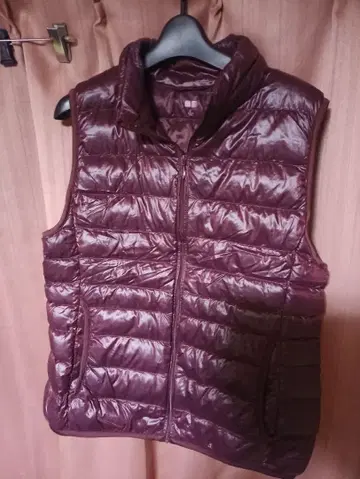 UNIQLO 스테디셀러 울트라 라이트 다운 버건디 다운 베스트 M