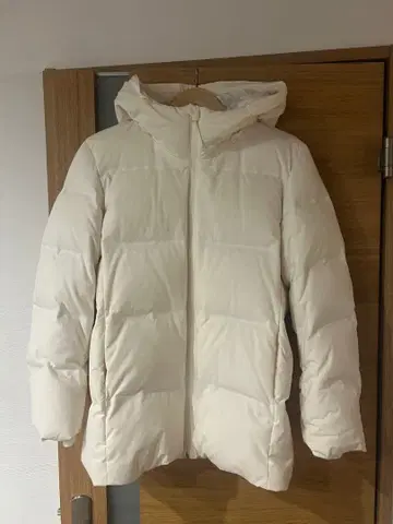 새상품급 유니클로 심리스 화이트 후드 부착 다운 자켓 XL