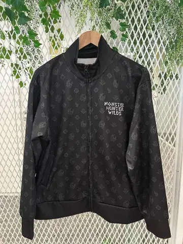 몬헌 와일즈 저지 지퍼 후드티 츠지모토 P 착용