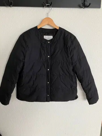 오페크 도트 클립 뮬러 다운 자켓 노카라 블랙 블랙