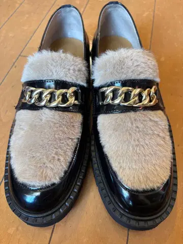 르탈론 GRAISE 퍼 장식 로퍼