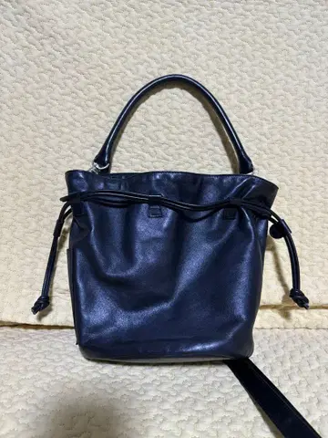 Y's 블랙 가죽 숄더백