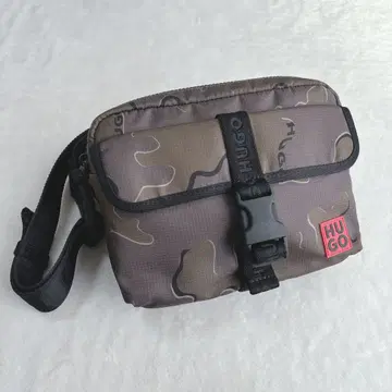 [ 새상품급 ] 휴고보스 숄더백 바디백 카모플라주 카모플라쥬 로고