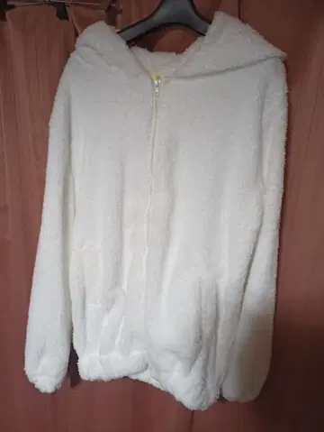 sotamaja 젤라피케 계열의 푹신푹신한 플리스 후드 부착 룸웨어