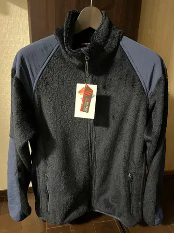 포근한 착용감을 즐기는 플리스 네이비